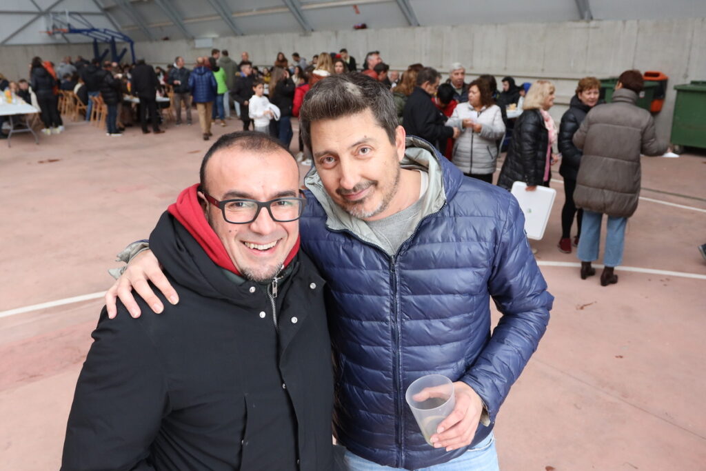 Éxito de la comida popular a base de caldereta en el Pabellón Municipal