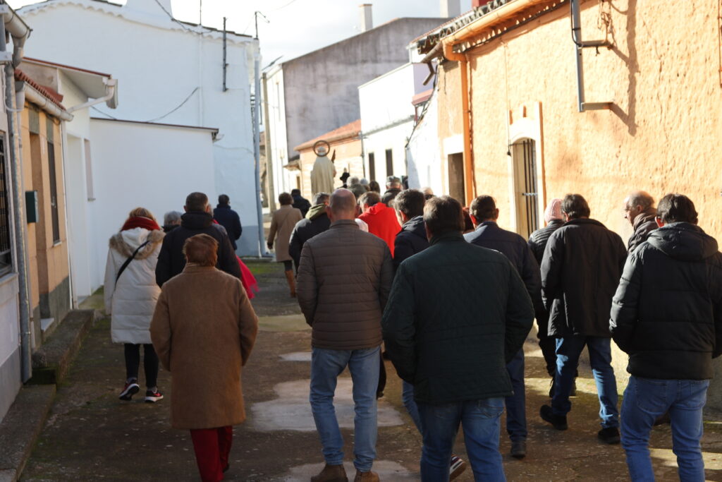 Procesión y ágape para festejar a Santa Lucía