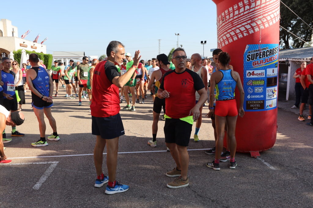 Espectacular estreno del I Cross Urbanizaciones La Rad (Galindo y Perahuy)
