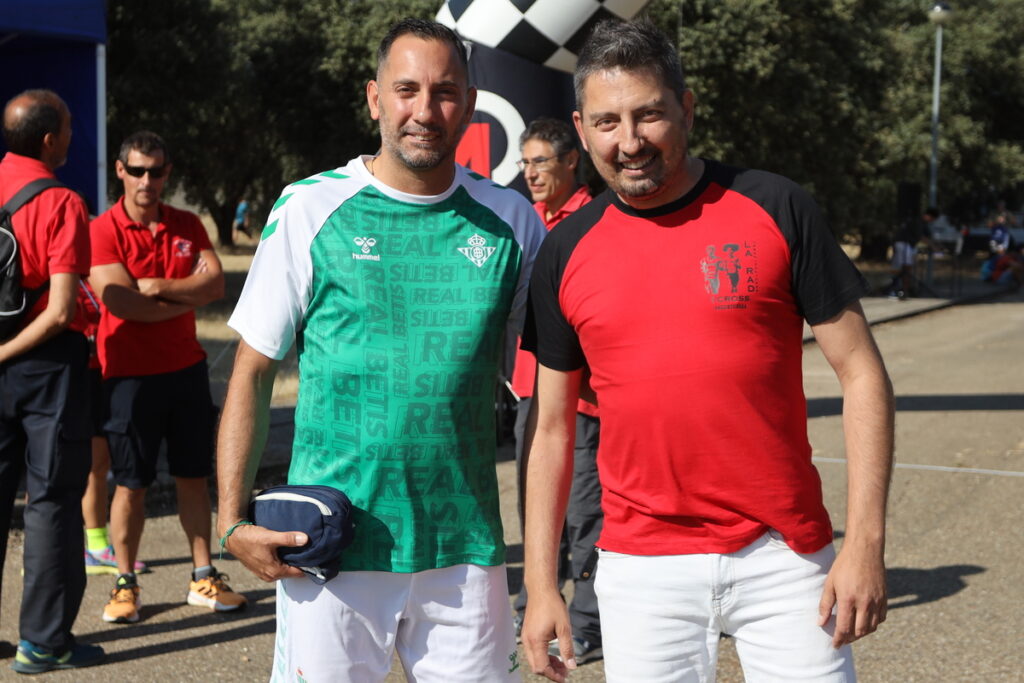 Espectacular estreno del I Cross Urbanizaciones La Rad (Galindo y Perahuy)