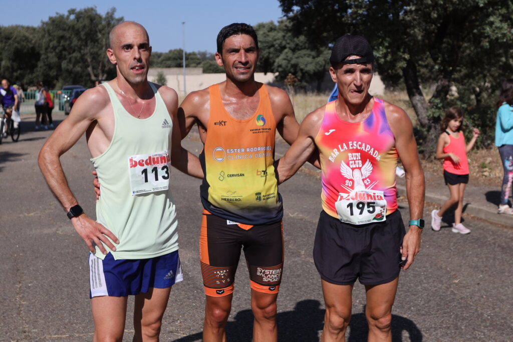Espectacular estreno del I Cross Urbanizaciones La Rad (Galindo y Perahuy)