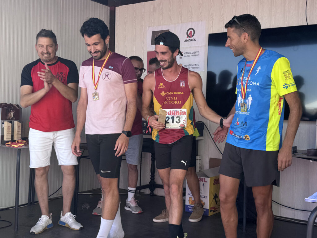 Espectacular estreno del I Cross Urbanizaciones La Rad (Galindo y Perahuy)