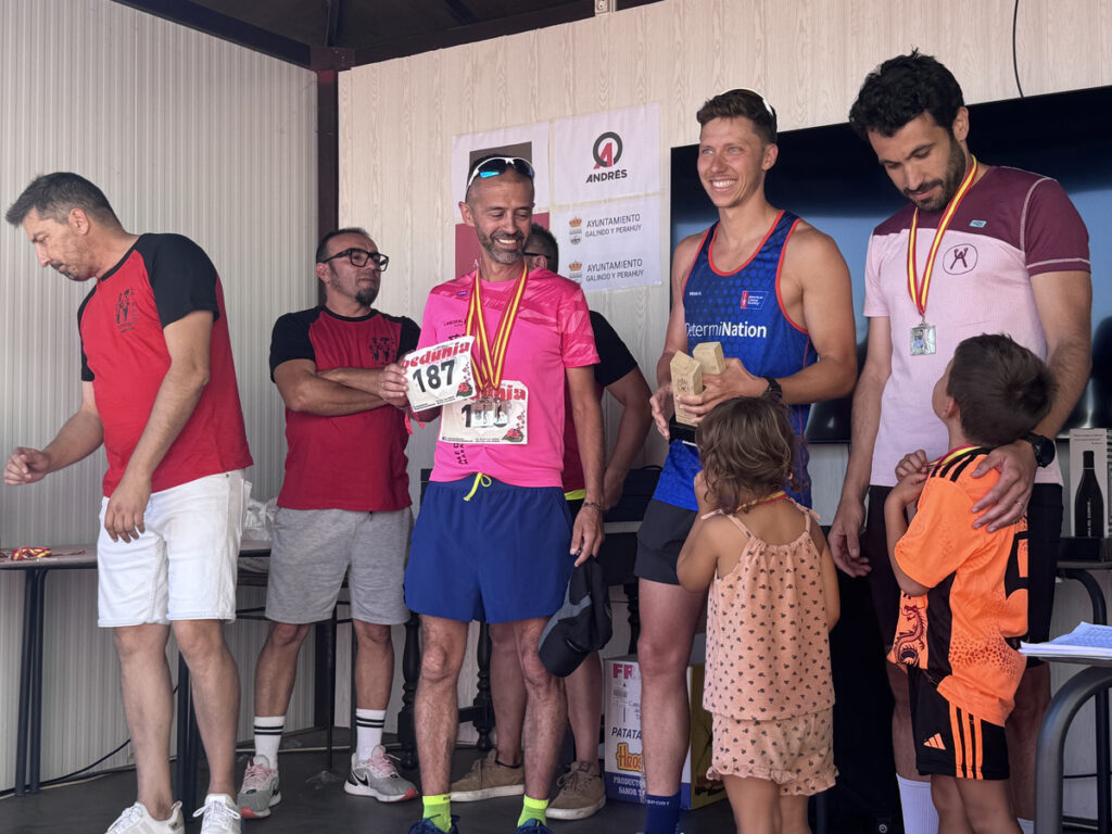 Espectacular estreno del I Cross Urbanizaciones La Rad (Galindo y Perahuy)