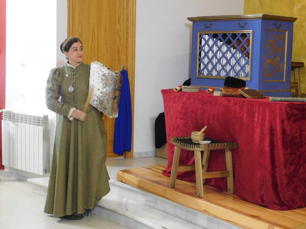 Rotundo éxito de la obra de teatro ‘Buscando a Nebrija’ en las urbanizaciones de Galindo y Perahuy