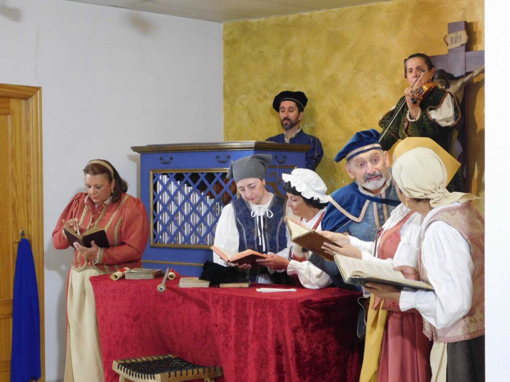 Rotundo éxito de la obra de teatro ‘Buscando a Nebrija’ en las urbanizaciones de Galindo y Perahuy