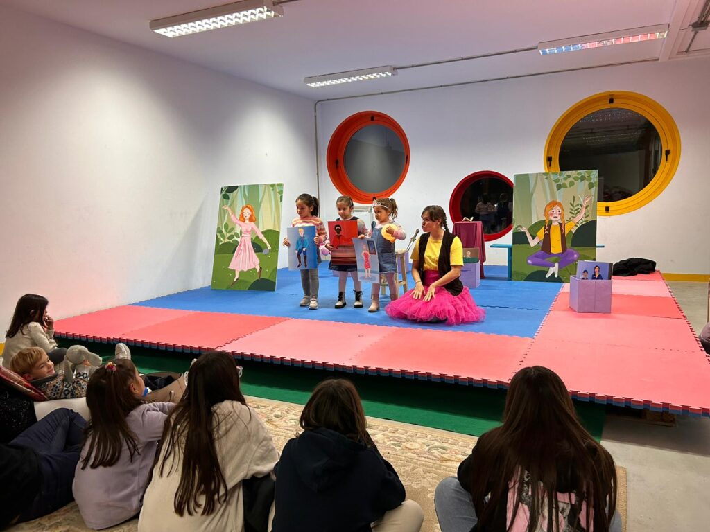 Galindo y Perahuy celebra un emotivo cuentacuentos con motivo del 25N