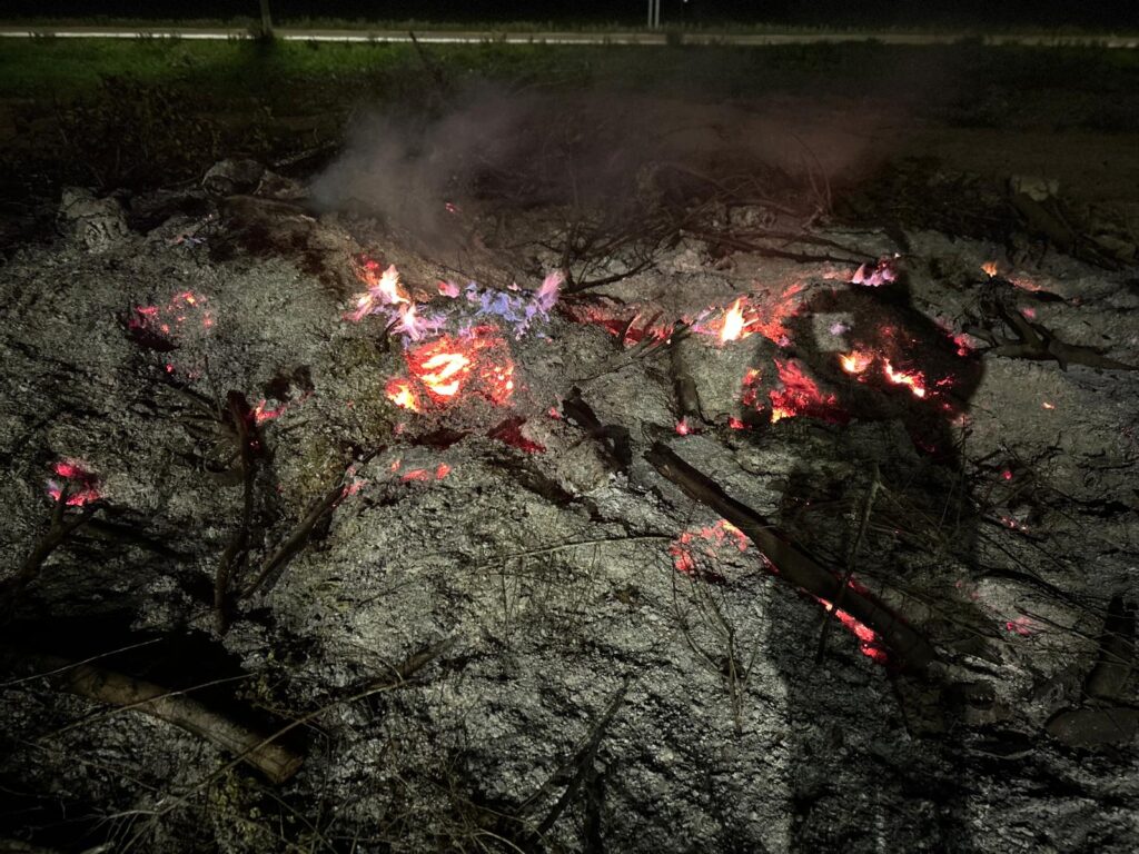 La Hoguera de Santa Lucía ilumina el inicio de nuestras fiestas