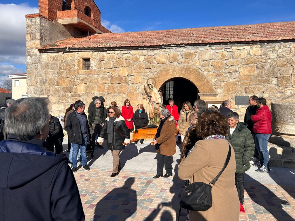 Celebración de la tradicional procesión en honor a Santa Lucía con motivo de las fiestas patronales de Galindo y Perahuy