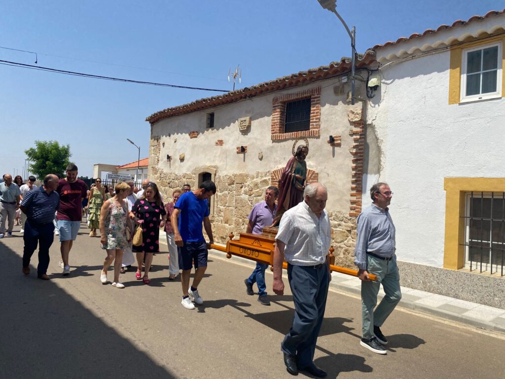 Galindo y Perahuy honra a su patrón, Santo Tomás