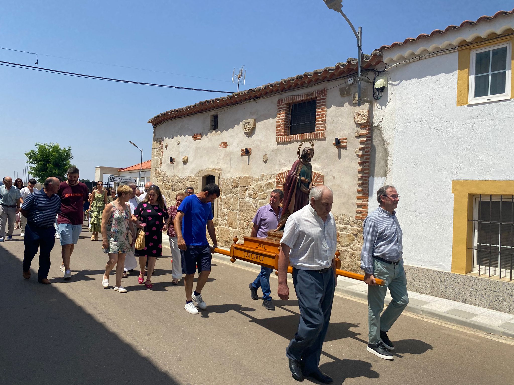 Galindo y Perahuy honra a su patrón, Santo Tomás