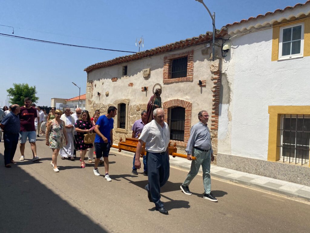 Galindo y Perahuy honra a su patrón, Santo Tomás