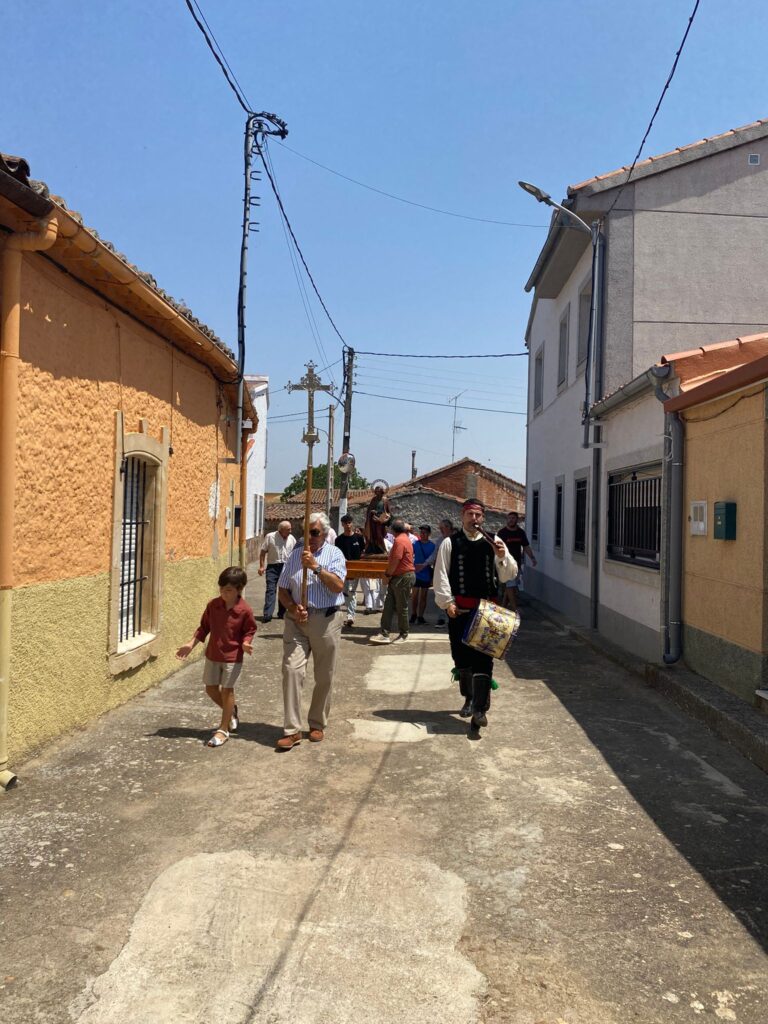Galindo y Perahuy honra a su patrón, Santo Tomás