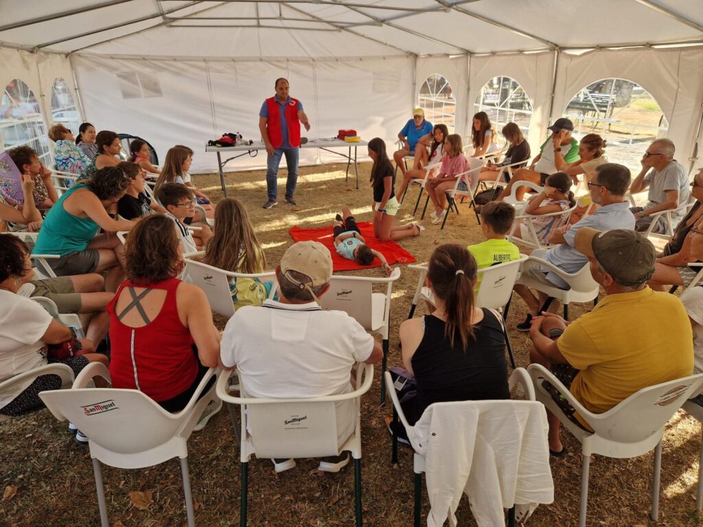 Éxito del taller de primeros auxilios impartido por Cruz Roja en la Urbanización Campo Charro