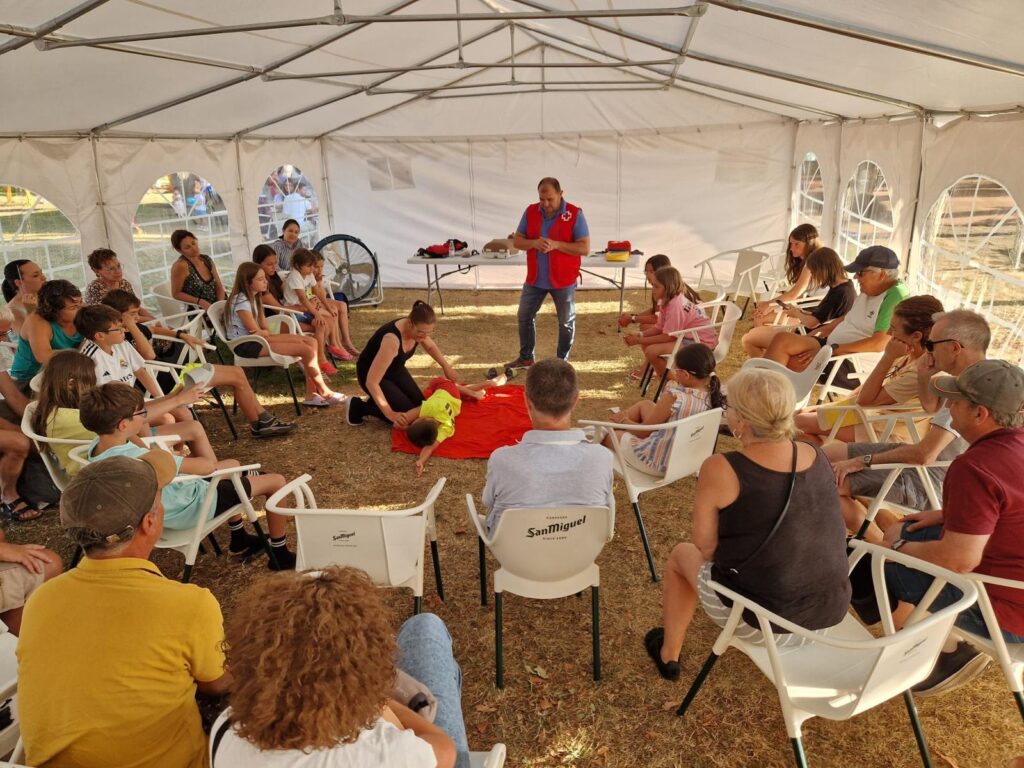 Éxito del taller de primeros auxilios impartido por Cruz Roja en la Urbanización Campo Charro