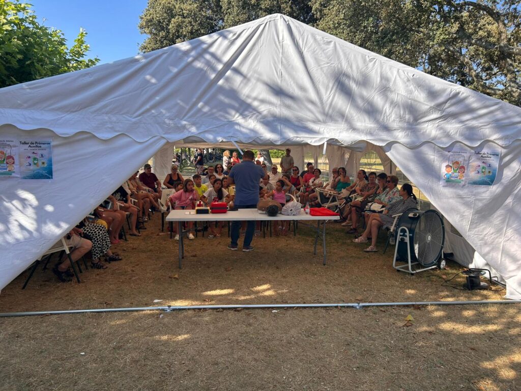 Éxito del taller de primeros auxilios impartido por Cruz Roja en la Urbanización Campo Charro