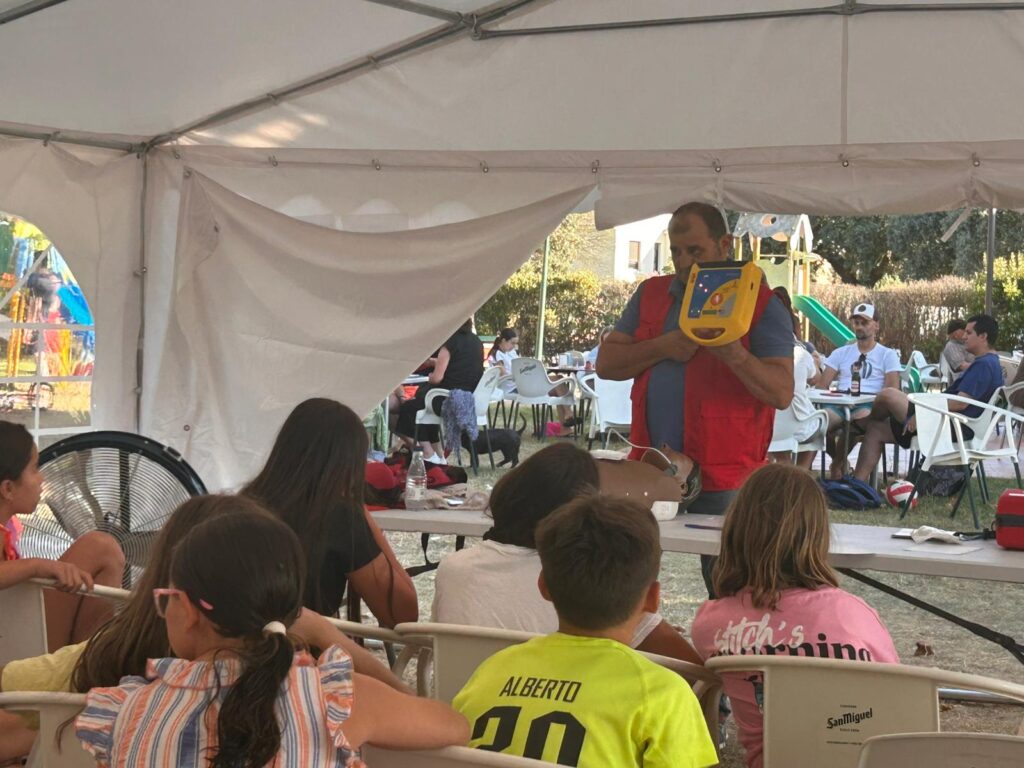 Éxito del taller de primeros auxilios impartido por Cruz Roja en la Urbanización Campo Charro