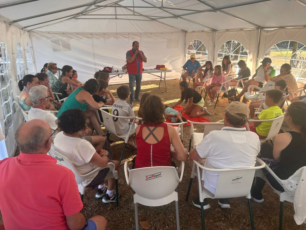 Éxito del taller de primeros auxilios impartido por Cruz Roja en la Urbanización Campo Charro