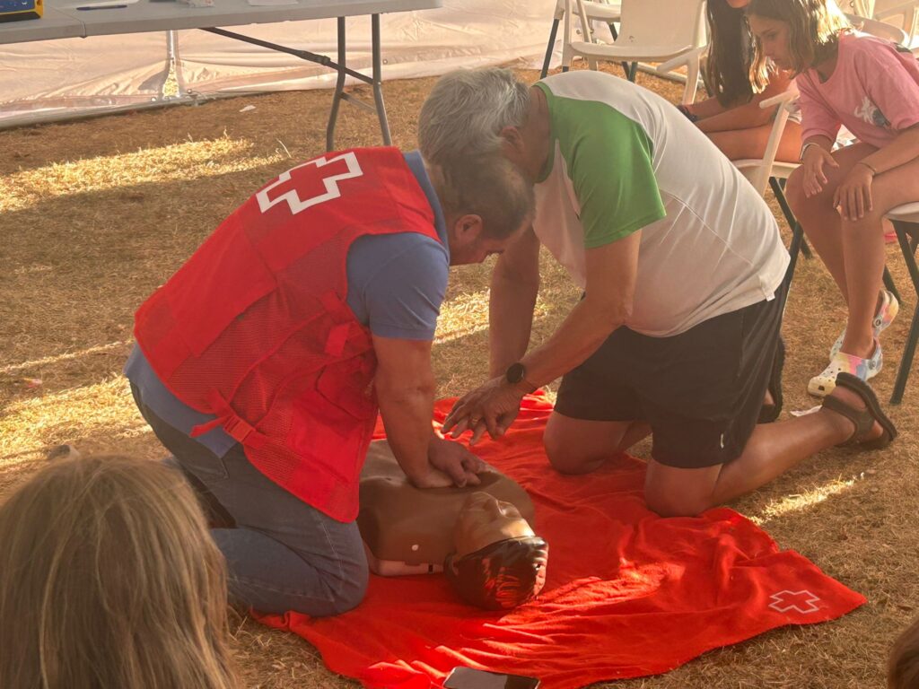 Éxito del taller de primeros auxilios impartido por Cruz Roja en la Urbanización Campo Charro