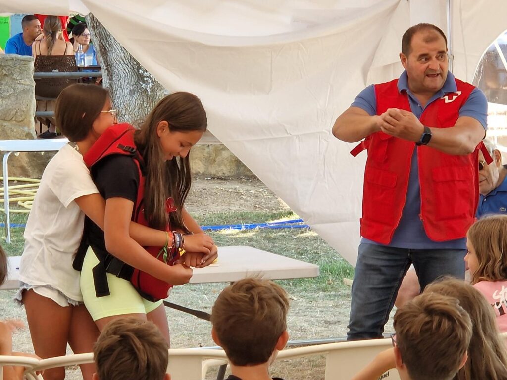 Éxito del taller de primeros auxilios impartido por Cruz Roja en la Urbanización Campo Charro