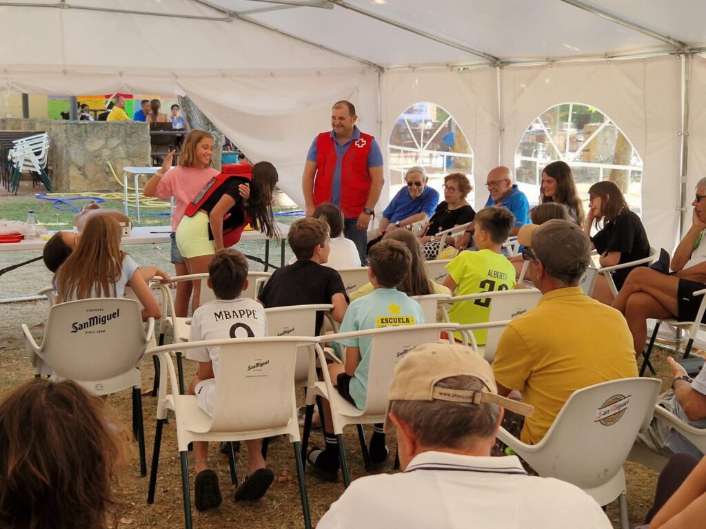 Éxito del taller de primeros auxilios impartido por Cruz Roja en la Urbanización Campo Charro