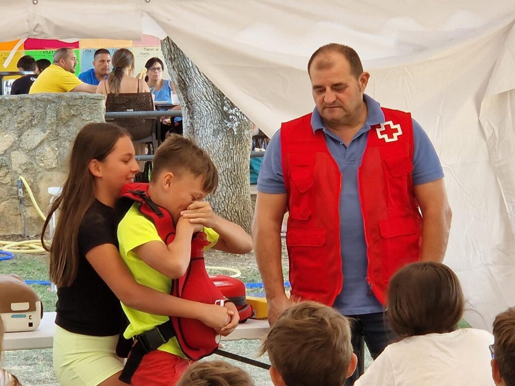 Éxito del taller de primeros auxilios impartido por Cruz Roja en la Urbanización Campo Charro
