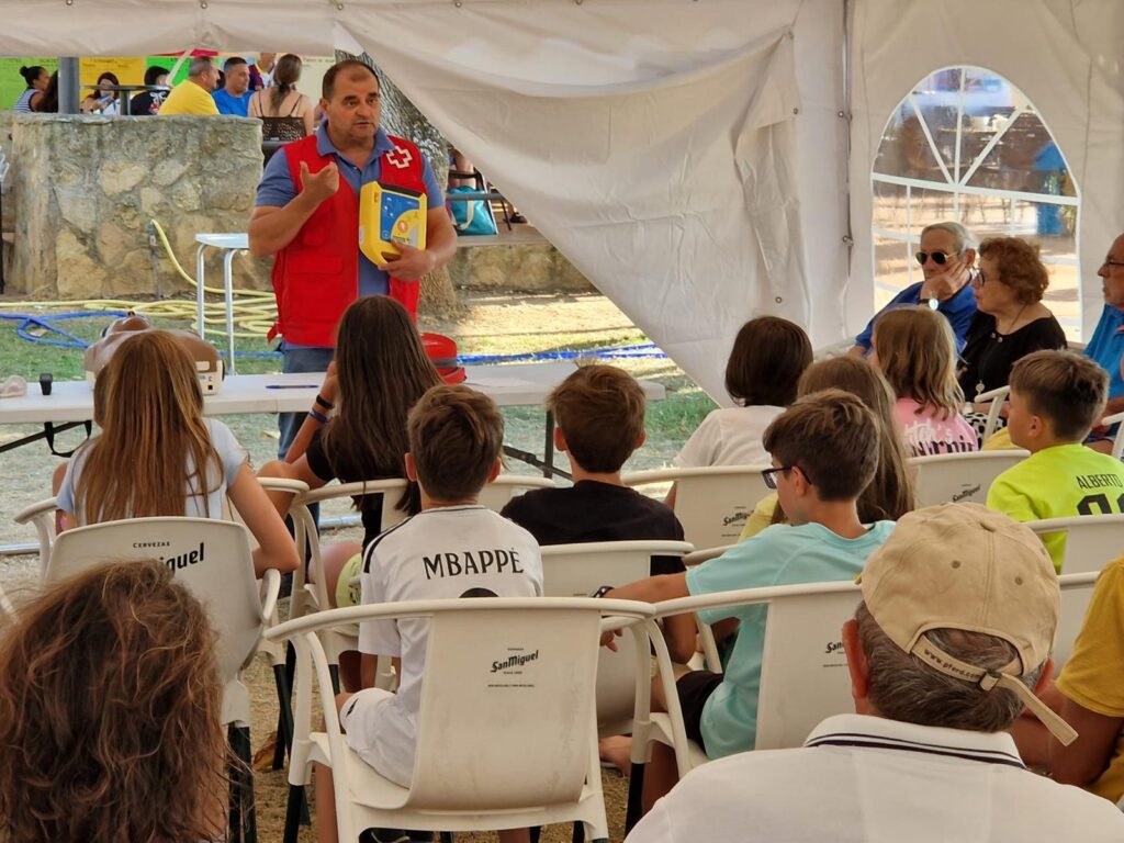 Éxito del taller de primeros auxilios impartido por Cruz Roja en la Urbanización Campo Charro