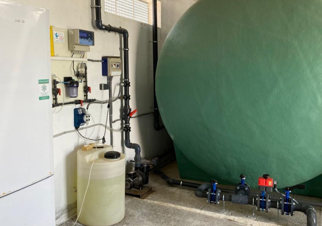 El Ayuntamiento pone a punto la planta de tratamiento de nitratos y mejora la eficiencia energética del sistema de abastecimiento.