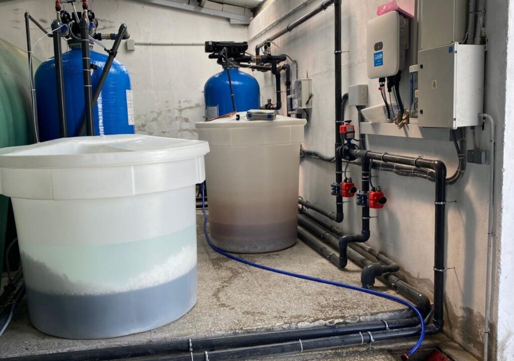 El Ayuntamiento pone a punto la planta de tratamiento de nitratos y mejora la eficiencia energética del sistema de abastecimiento.