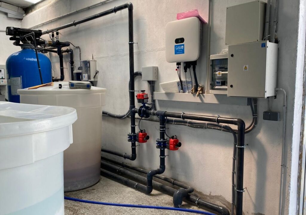 El Ayuntamiento pone a punto la planta de tratamiento de nitratos y mejora la eficiencia energética del sistema de abastecimiento.