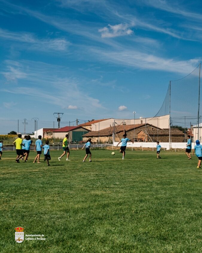El Campamento de Multideporte de David Gallego visita Galindo y Perahuy