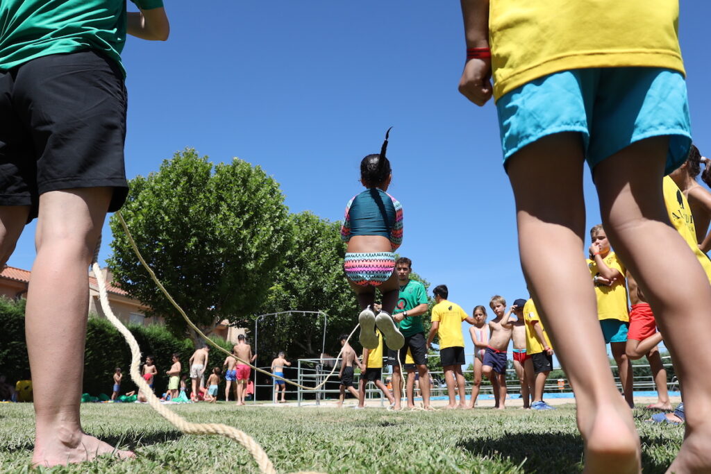 Los participantes del Campus David Gallego disfrutan del verano en Galindo y Perahuy